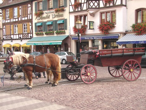 OBERNAI - Place centrale - Photo BERTHEVILLE